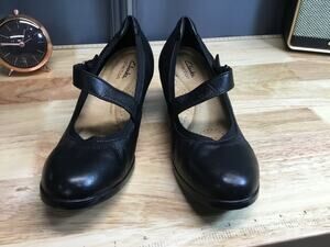 Clarks Emily 2 Womens 9 Black Leather Mary Jane Cuban Heel Round Toe Mabel Pumps